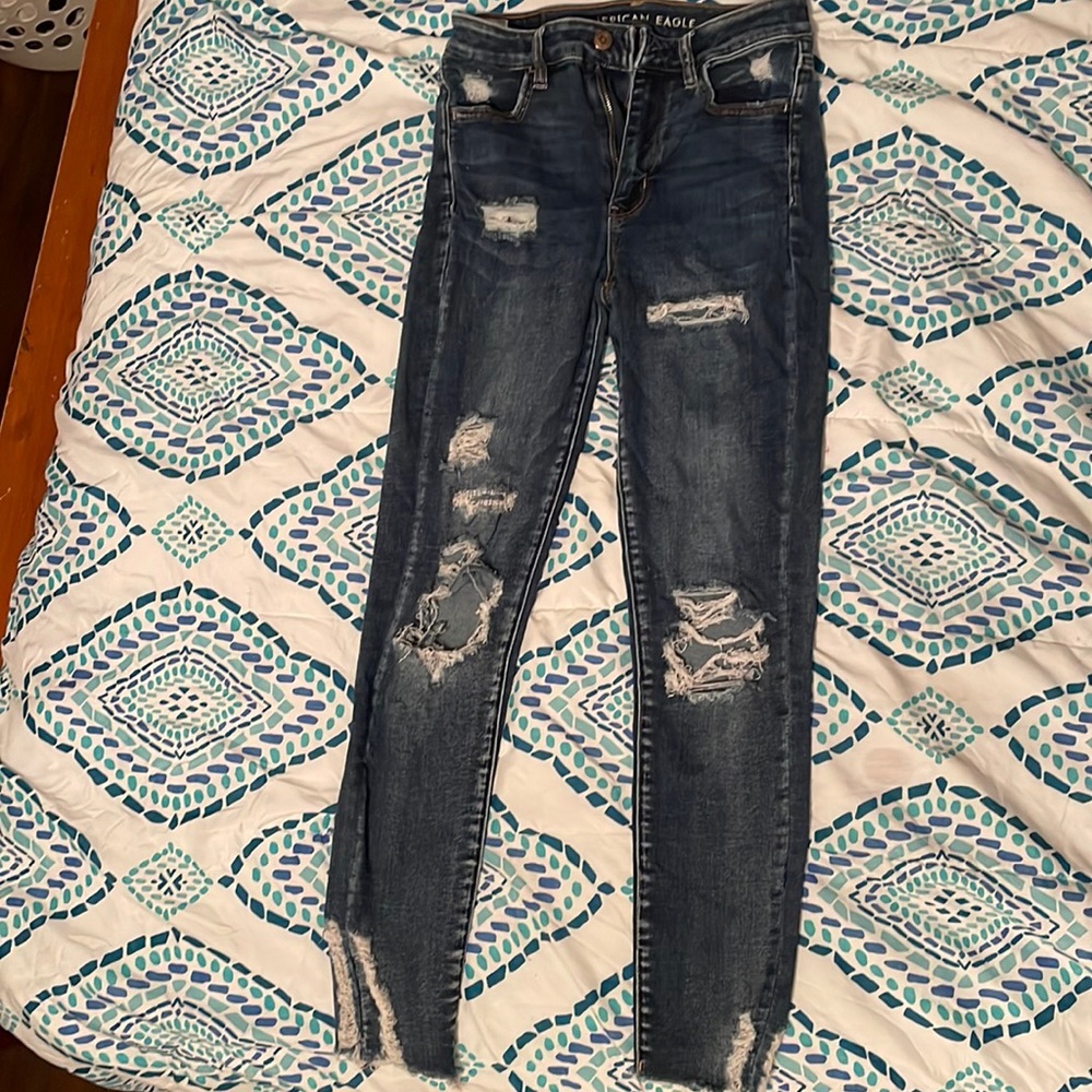 american eagle high rise ripped skinny jeans, barely worn, in good condition